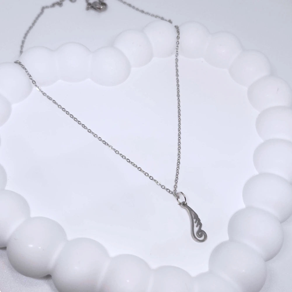 Sleek Curve Necklace